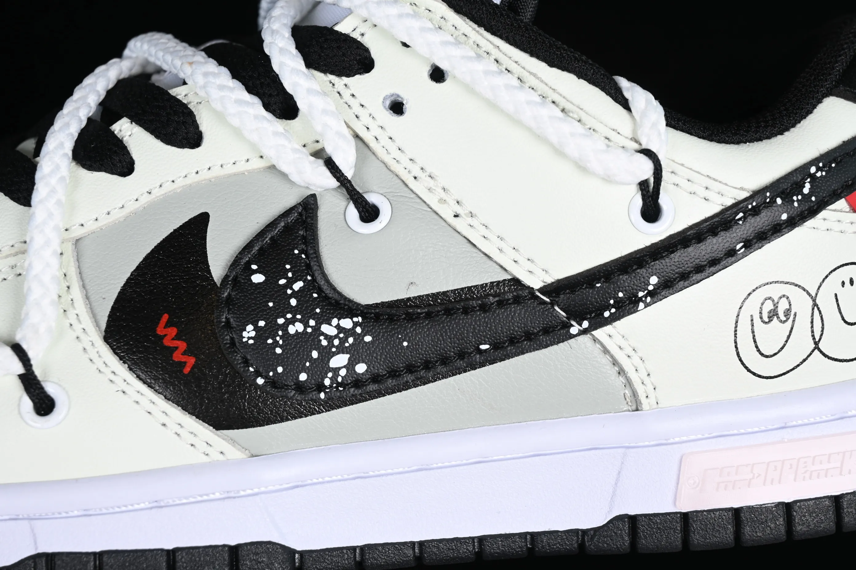 All categories Nk SB Dunk series Nk SB Dunk Low low-top sneakers Nk Dunk Low Panda Prank Love Smiley Face Panda Splash Ink SB strap low-top casual sneakers DD1391-100